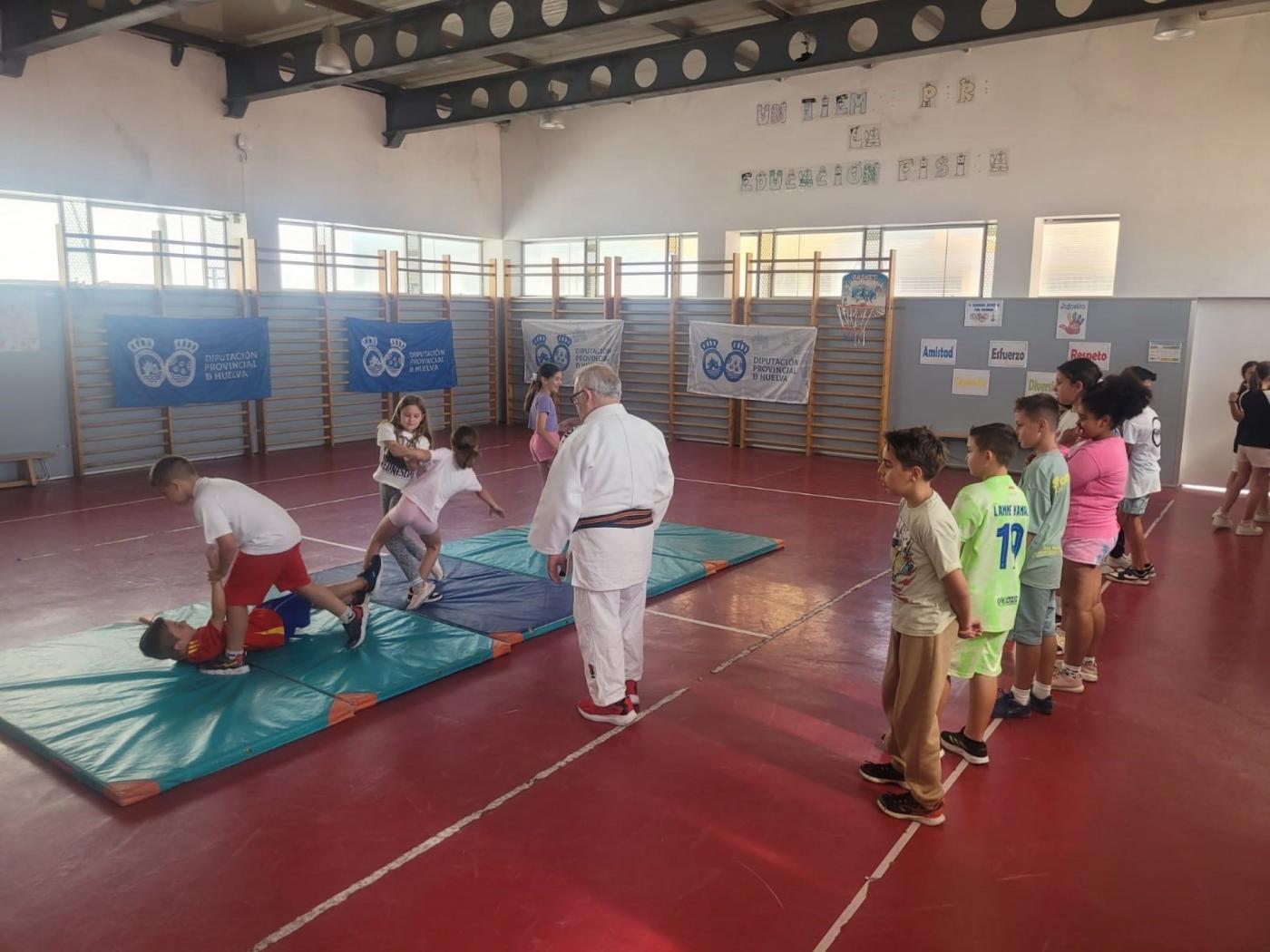 Mas de 2.000 jóvenes han participado en talleres formativos de deportes de la Diputación