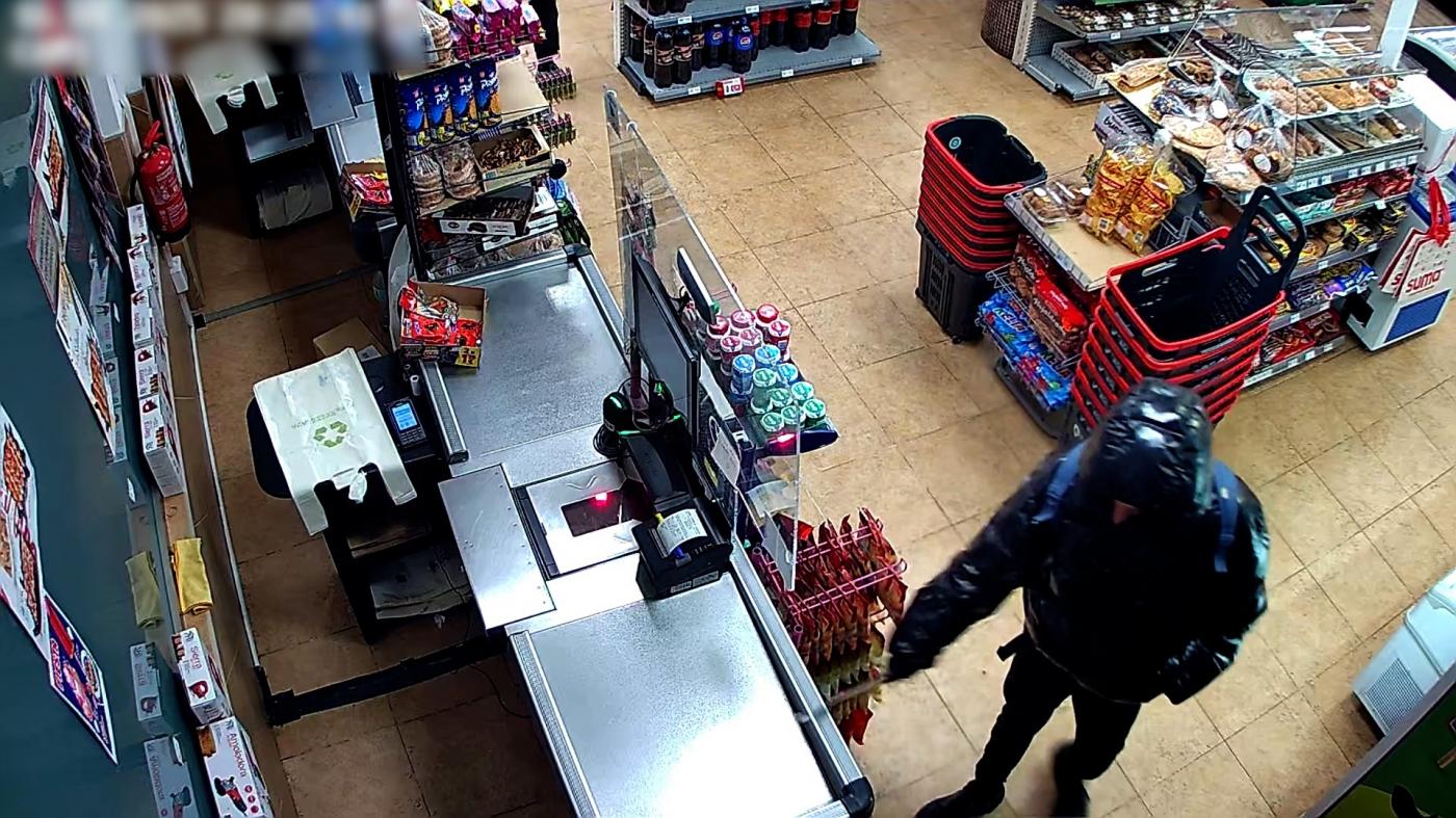 Siete detenidos por cometer atracos violentos en bares, bazares y supermercados de Almería