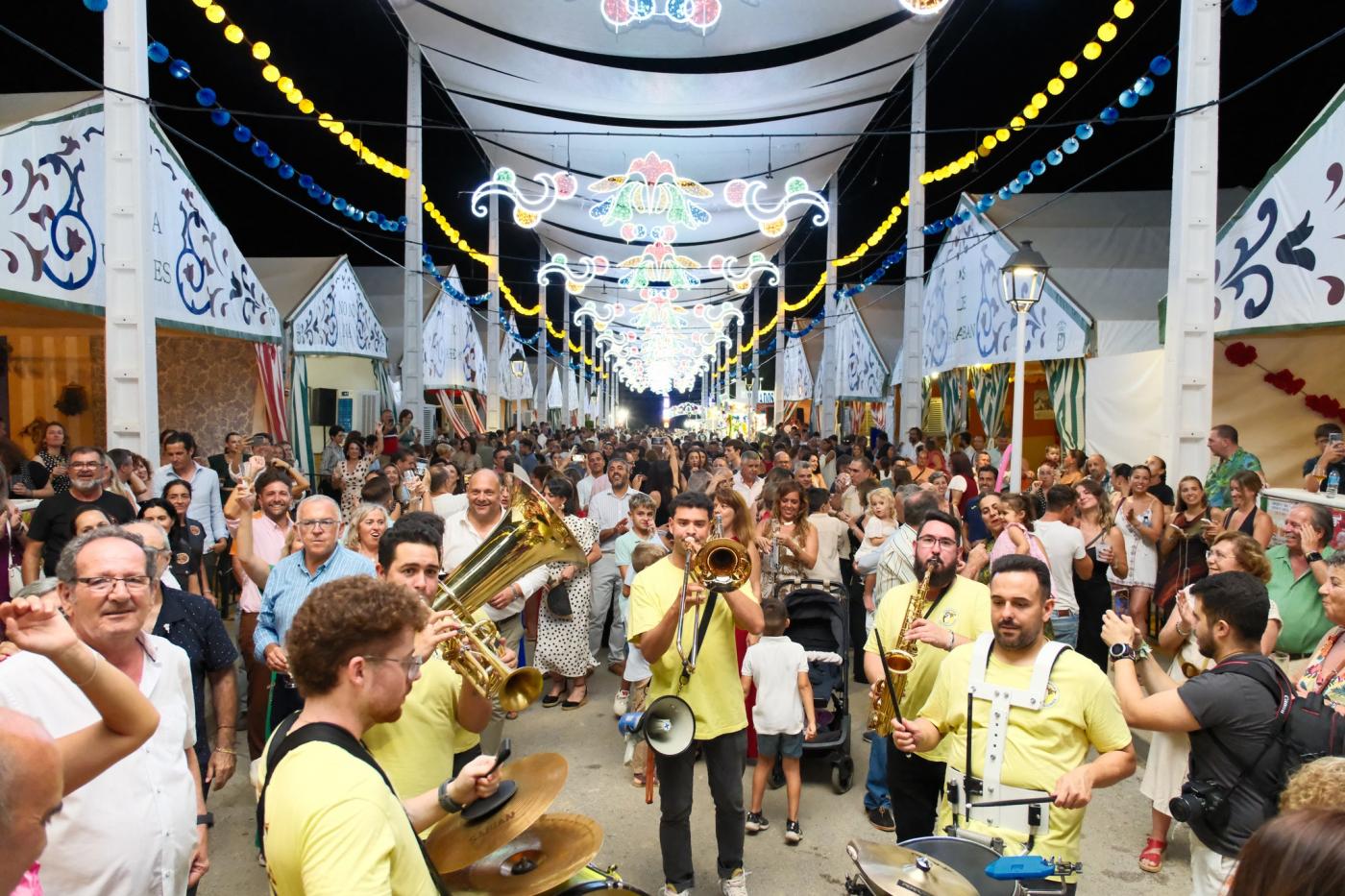 La Feria de Gines triunfa con actividades, lleno total en los conciertos y actividades
