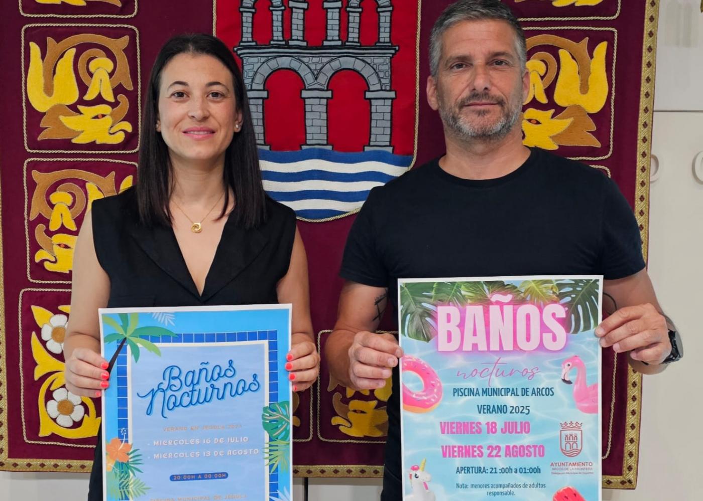 Arcos y Jédula celebran sus Baños Nocturnos para refrescar este verano