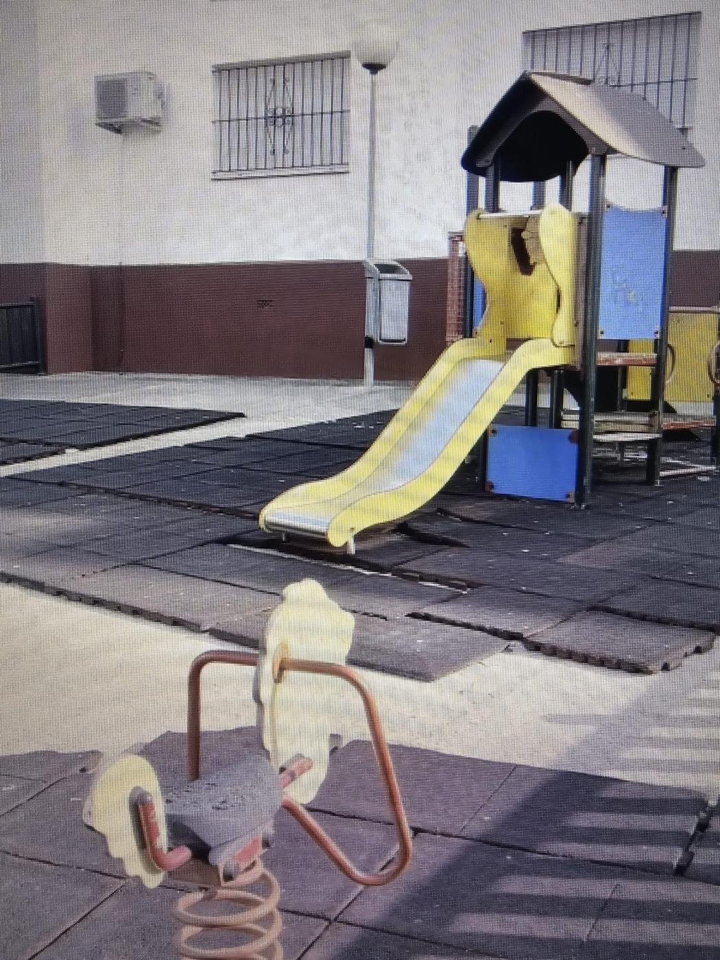 IU denuncia el “abandono absoluto” de la barriada de Plaza América y reclama mejoras