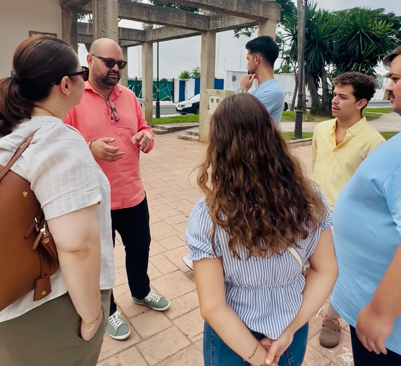 Cita familiar en la Plaza de la Tradición por la Fiesta del Carmen