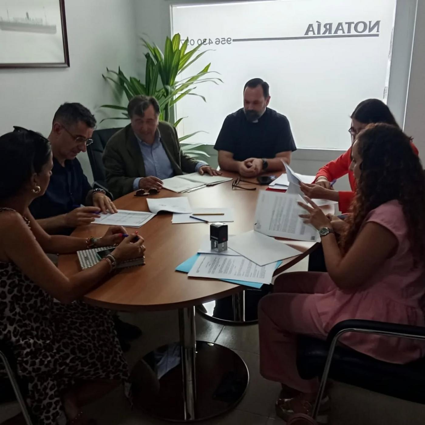 Barbate asume la titularidad del cementerio tras firmar la cesión gratuita del Obispado