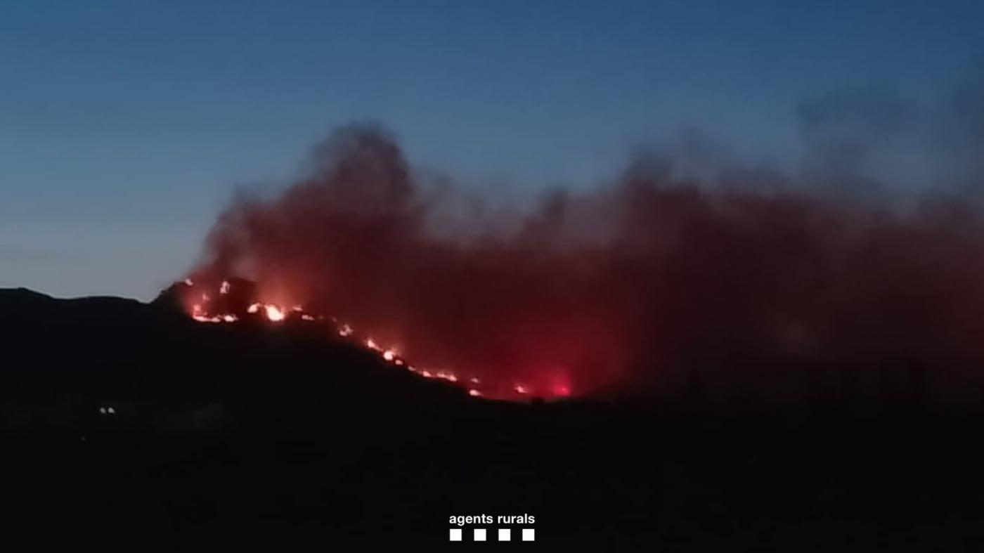 Illa pide la intervención de la UME tras el empeoramiento del incendio de Paüls