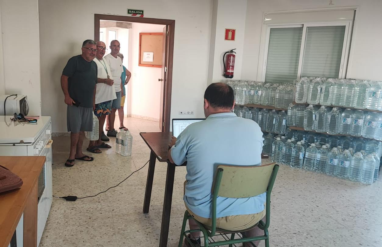 Vejer continúa analizando el agua y mantiene el reparto en Varelo, El Cañal y Manzanete