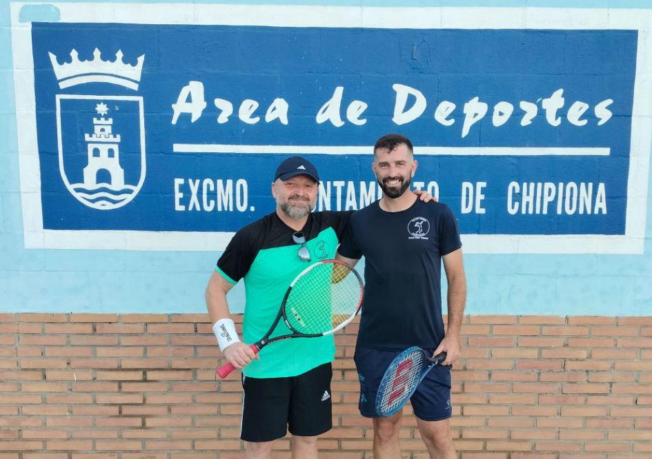 La Liga de la Escuela de Tenis de Adultos concluye tras más de 60 partidos