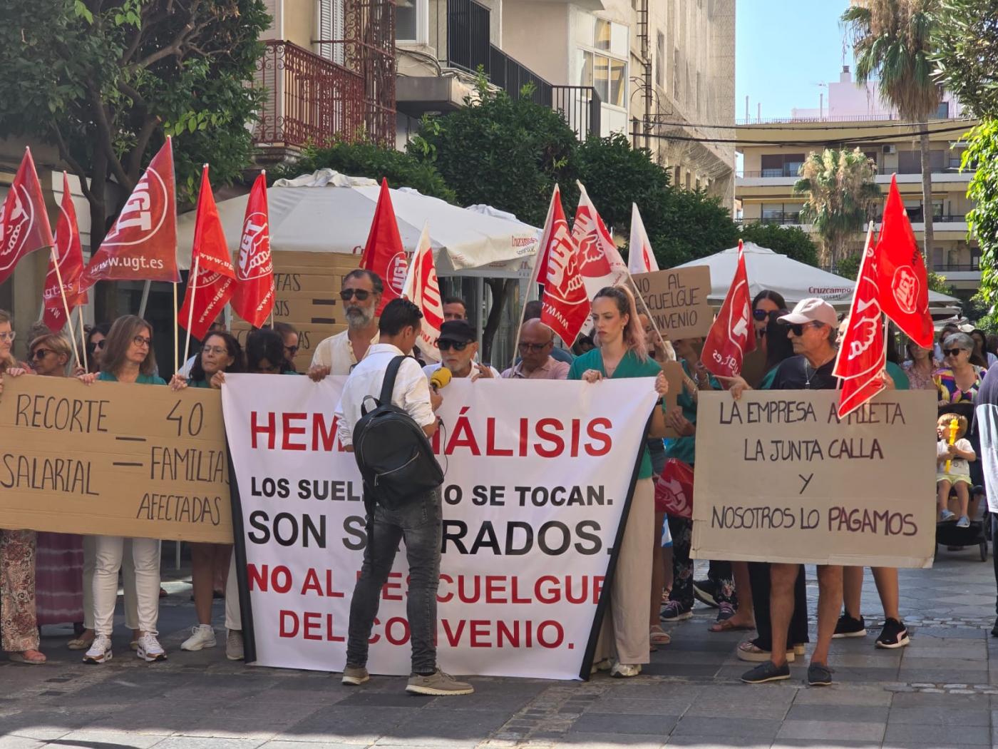 Trabajadores del servicio de Hemodiálisis del Campo de Gibraltar rechazan bajada salarial 
