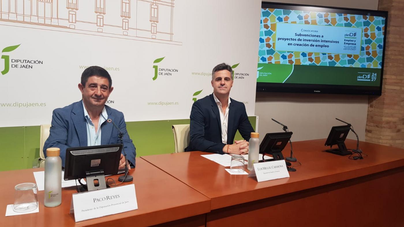 Paco Reyes y Luis Miguel Carmona, antes de iniciar la comparecencia. - Diputación de Jaén