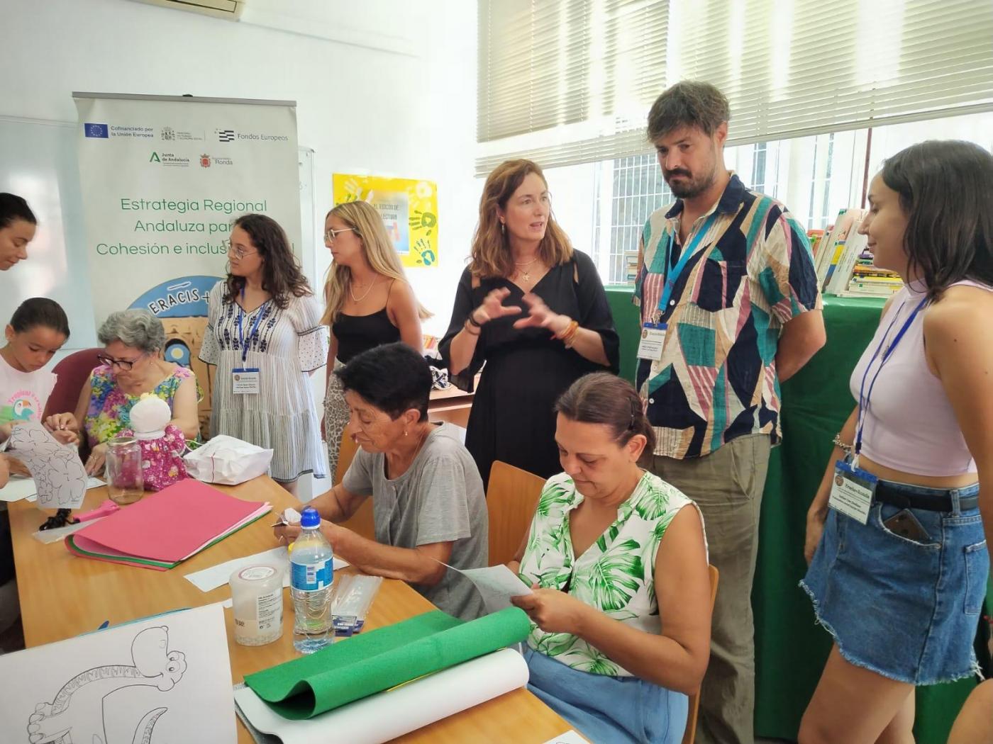 Un taller de manualidades completa las actividades del programa Eracis+ en Ronda