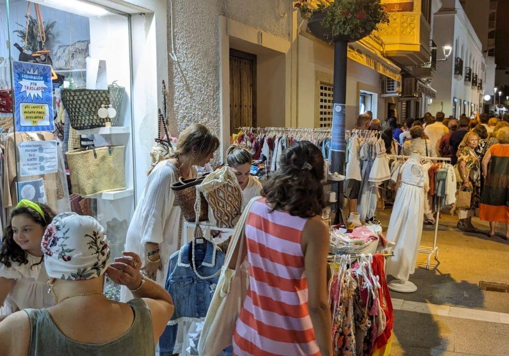 Los comercios locales se preparan con vistas a la primera 'Noche en Blanco' del verano
