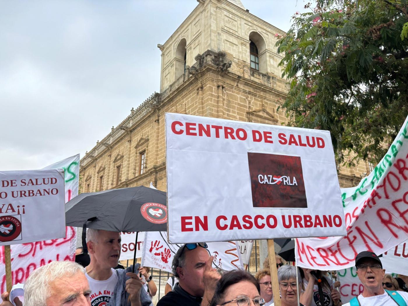 Protesta a las puertas del Parlamento de Andalucía. - PSOE.