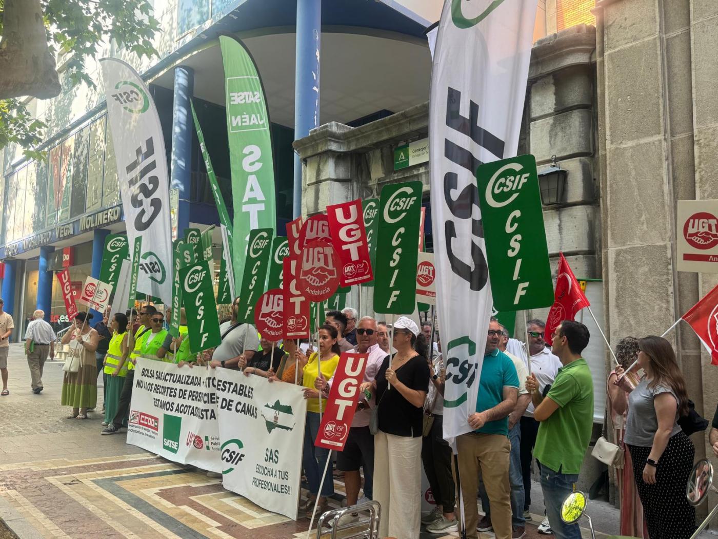 Protesta a las puertas de la Delegación de Salud. - Esperanza Calzado.