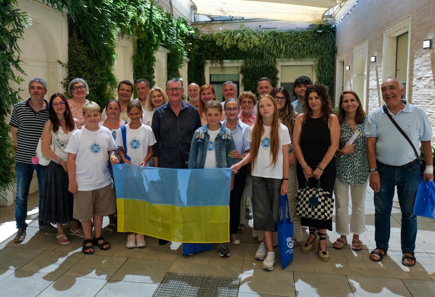 Diputación Huelva recibe a niños ucranianos que pasarán el verano con familias de acogida 