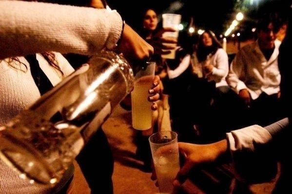 Las mujeres tienen más sensación de embriaguez y sedación cuando consumen alcohol