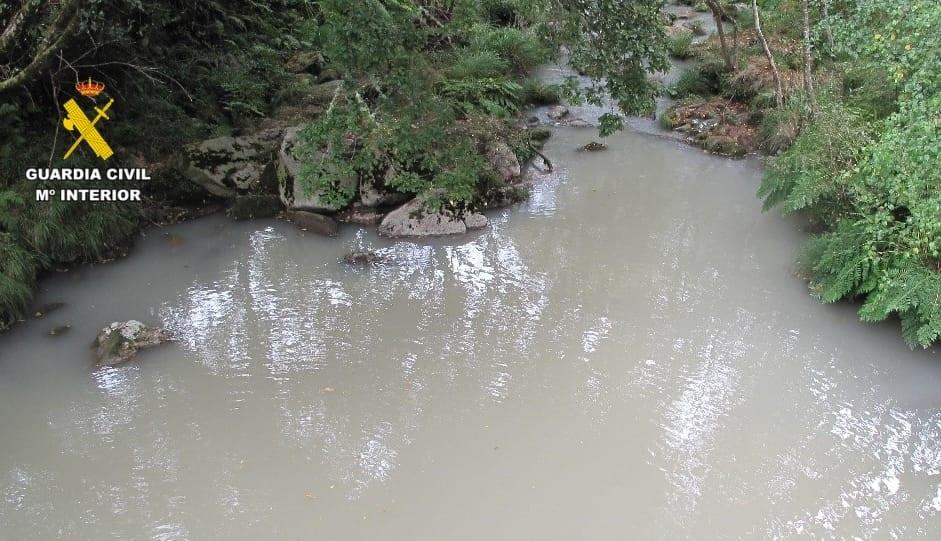 Investigan a una empresa minera por vertidos recurrentes al río Cerves