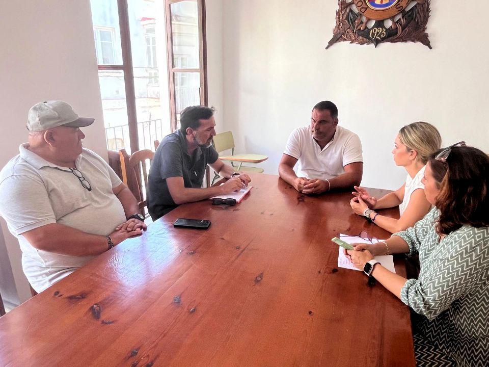 PSOE Tarifa apoya demandas de la Cofradía de Pescadores acerca del reparto del atún rojo