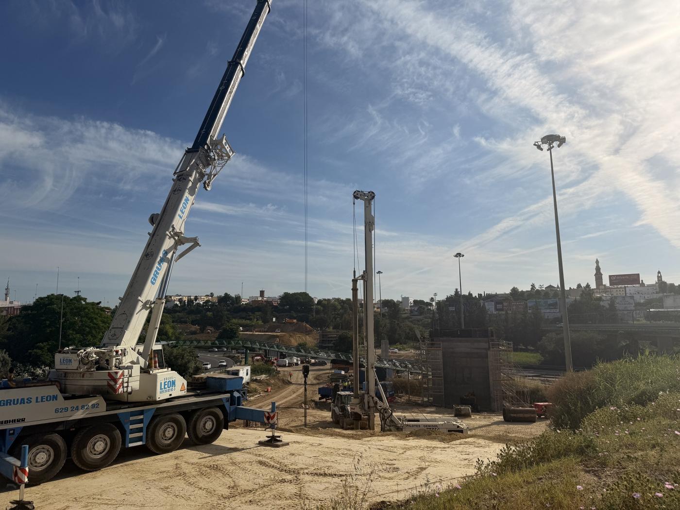 Cortes nocturnos en carreteras del Aljarafe por las obras del viaducto del BUS-VAO