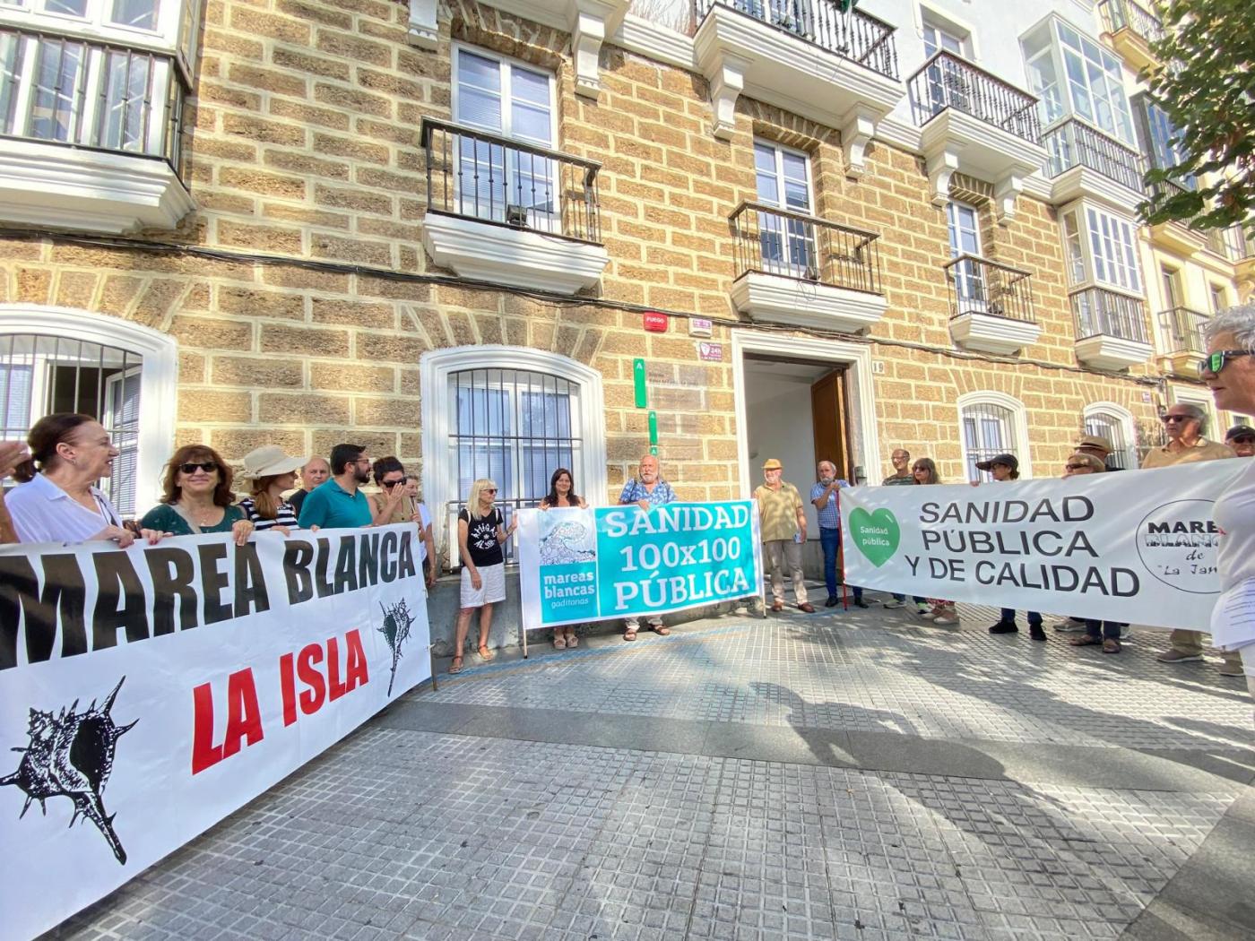 Marea Blanca se moviliza ante la falta de información sobre el plan de verano del SAS