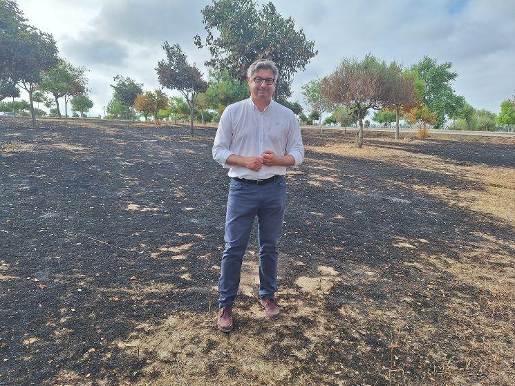 El alcalde visita la zona afectada. - 
