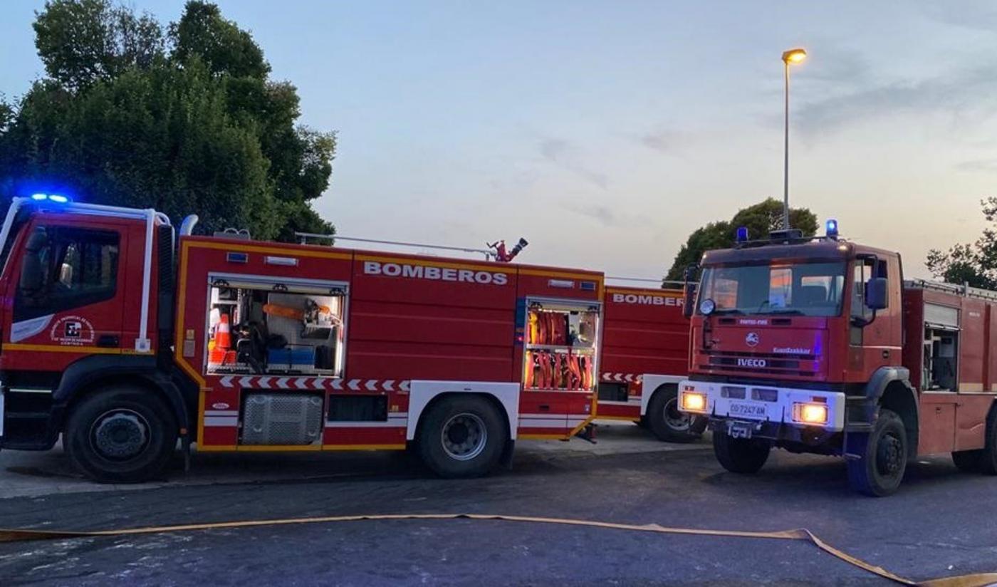 Evacuados al hospital dos afectados por humo en un incendio que ha calcinado una vivienda 