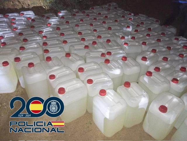 La Policía intercepta una furgoneta con 195 garrafas para narcolanchas