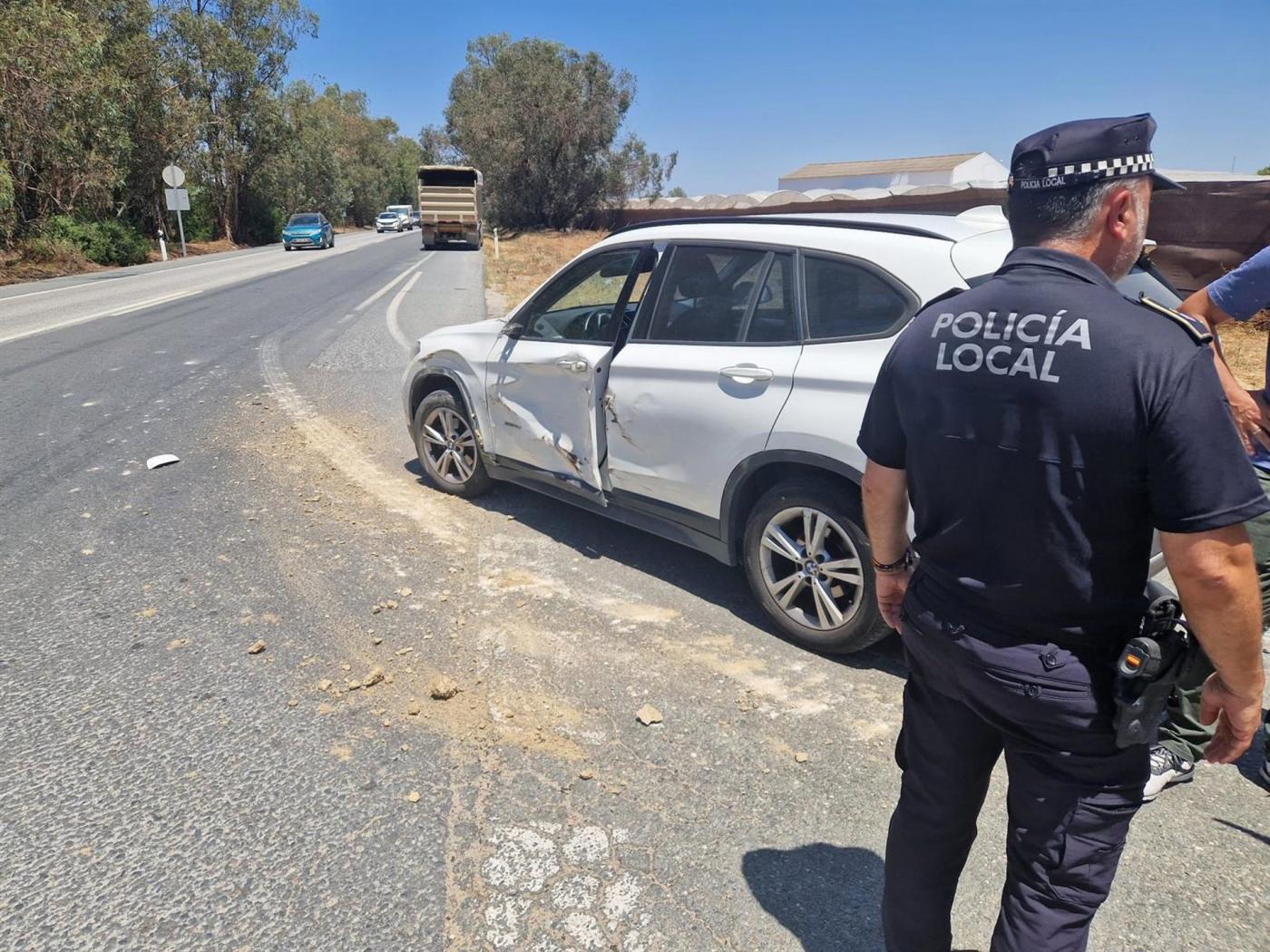 Herida una mujer de 49 años en una colisión entre un camión y un turismo en Almonte