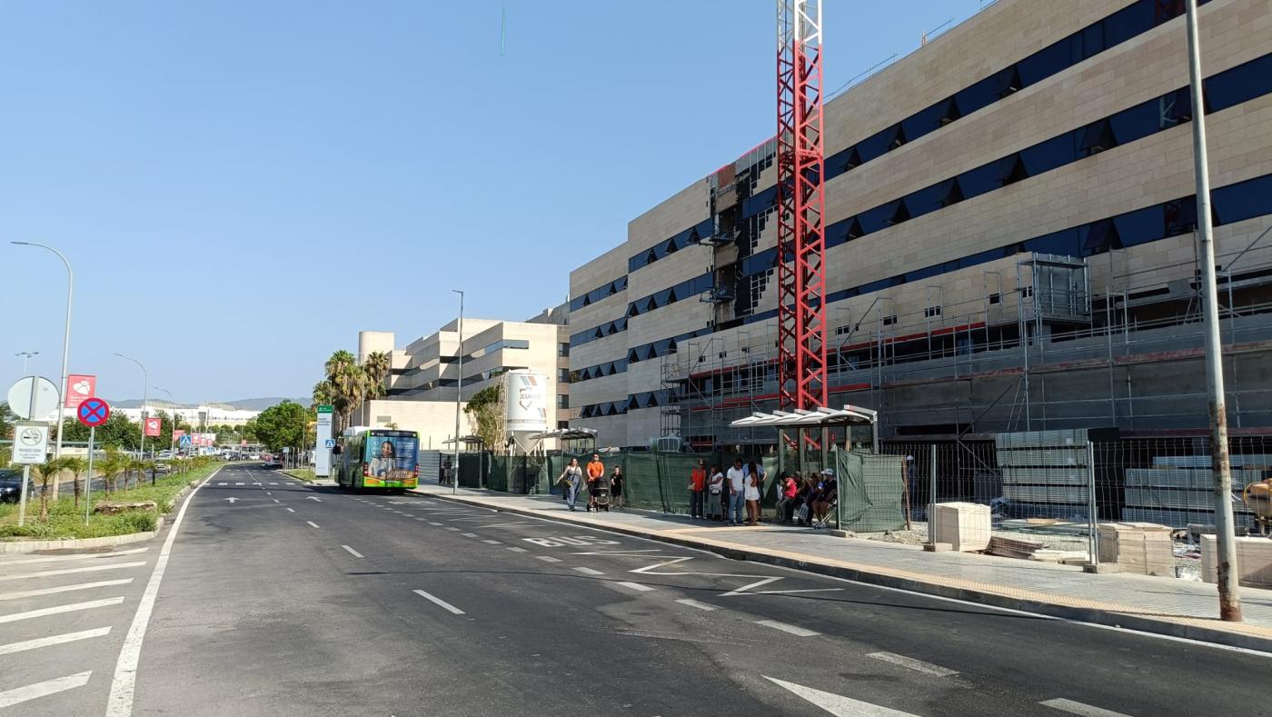 Más de 1.000 firmas para que las paradas de autobuses en Reina Sofía vuelvan a su sitio