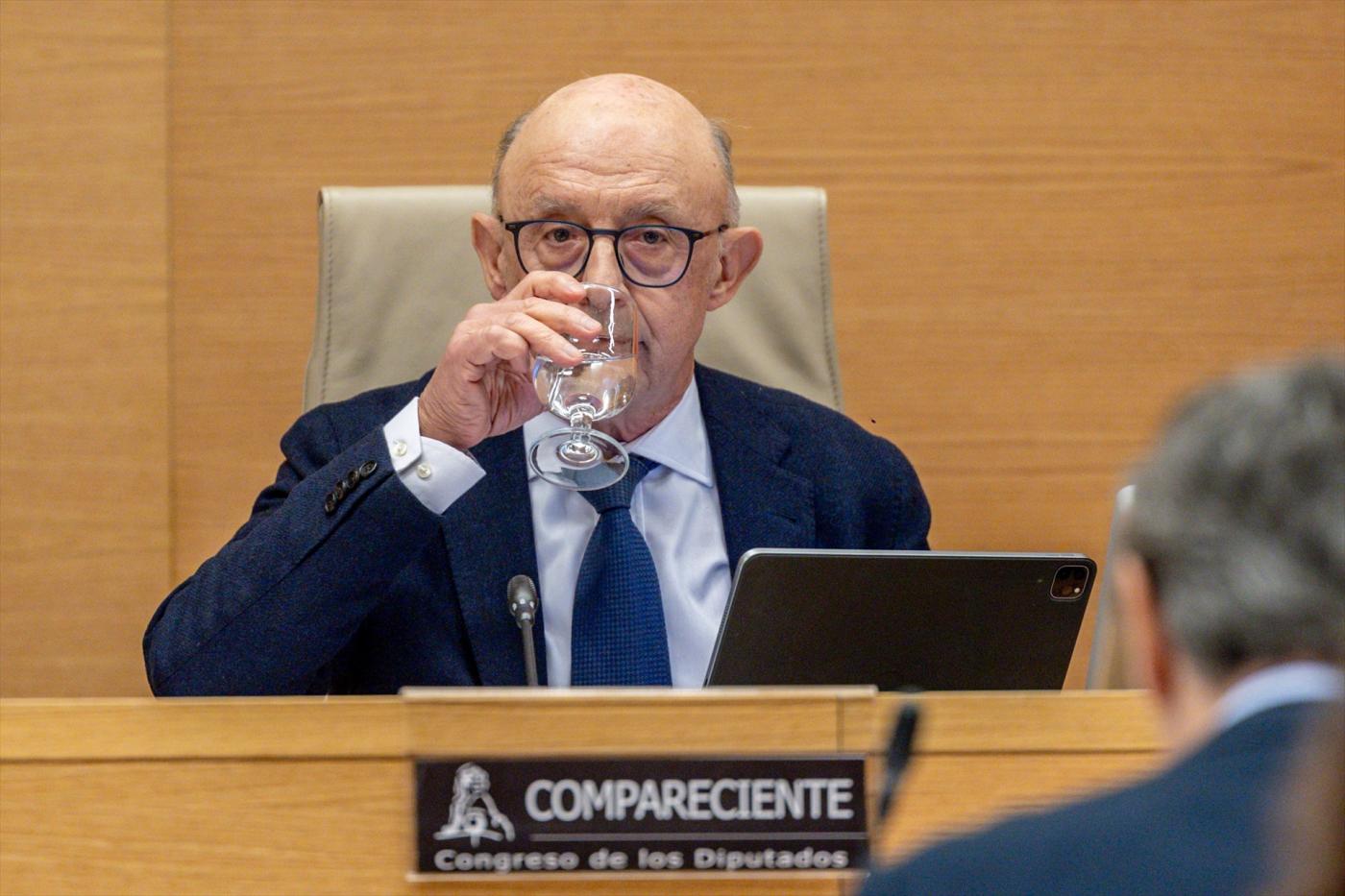Imputado el exministro Montoro por cambiar presuntamente leyes para beneficiar a empresas 