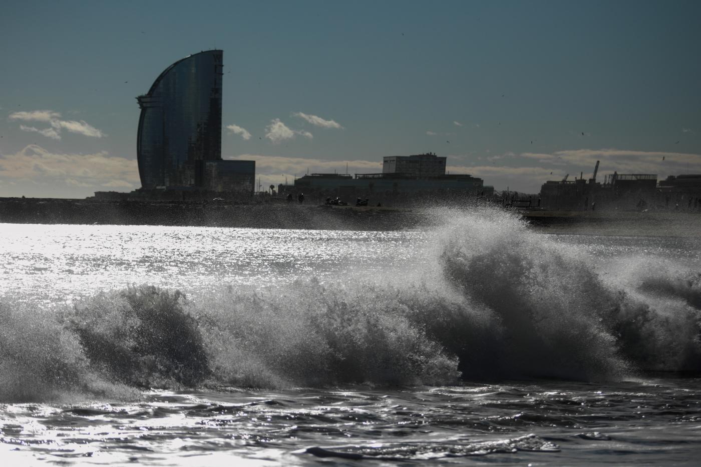 Un joven muere ahogado en la playa barcelonesa de la Barceloneta