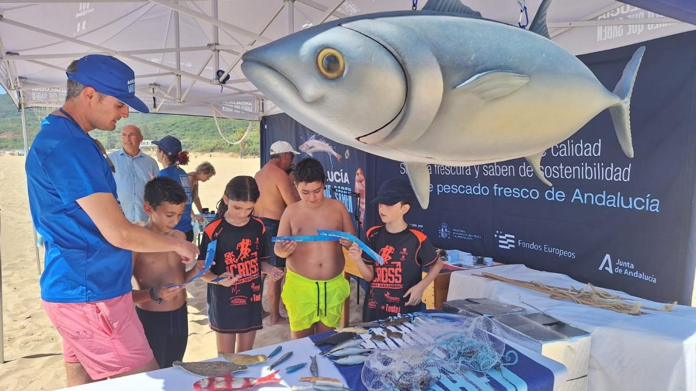  'Andalucía Mares que saben' promociona los productos de pesca y acuicultura en Algeciras