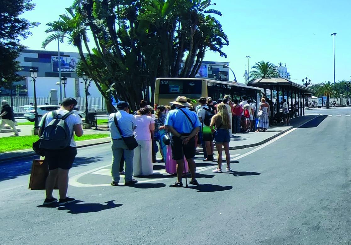 La huelga de autobuses seguirá en Cádiz y La Isla: sin acuerdo entre plantilla y empresa