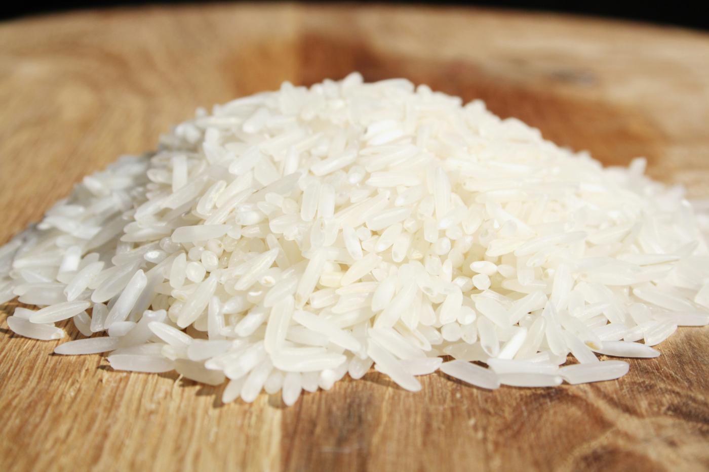 Una ingeniera de alimentos explica por qué debes lavar el arroz y qué pasa si no lo haces 