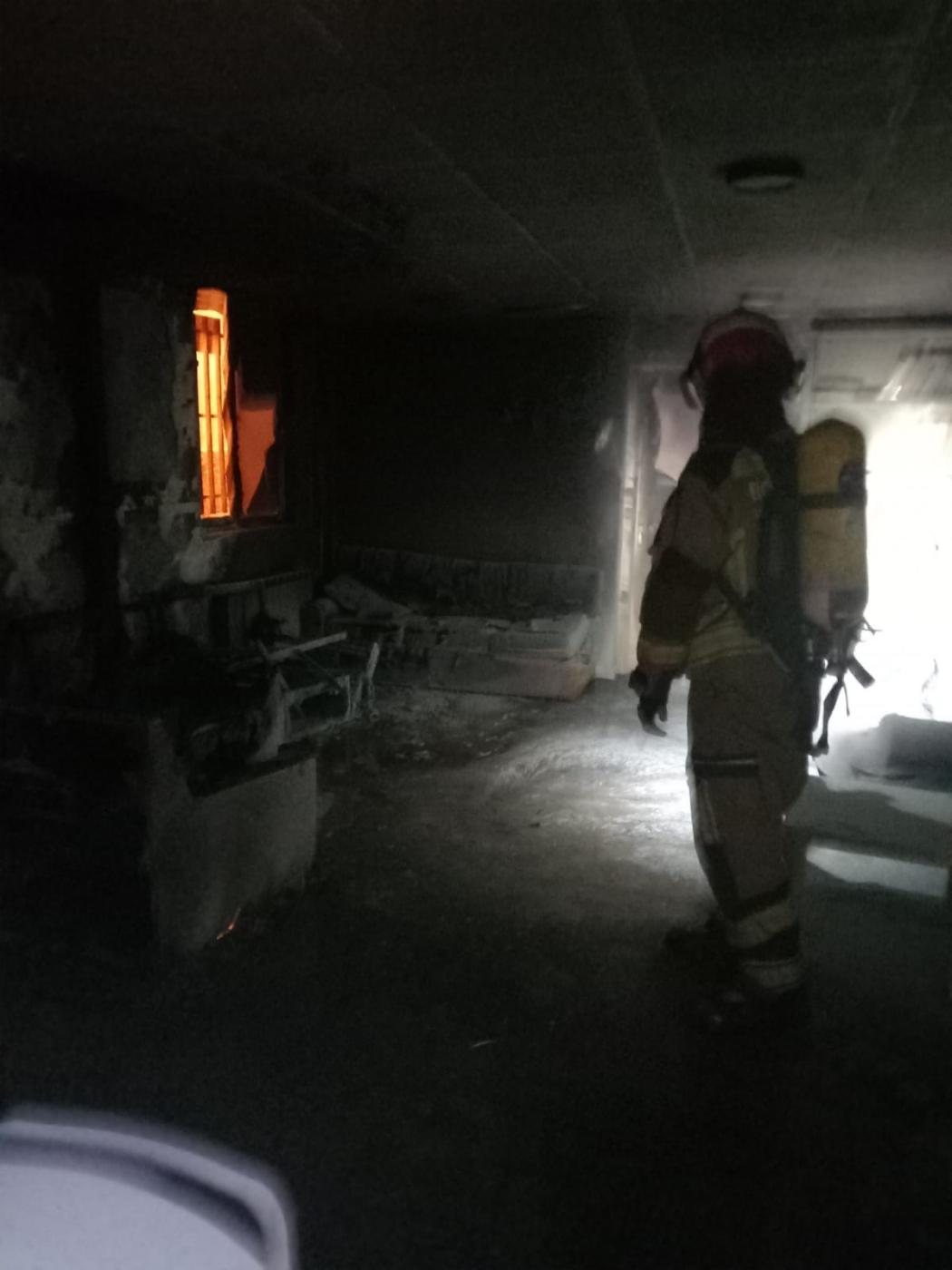 Ingresados 2 educadores por un incendio en un centro de menores extranjeros