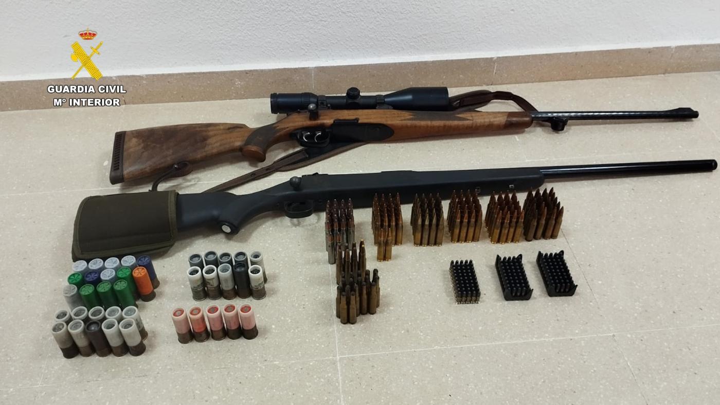 A prisión dos hombres tras intervenir dos rifles y 895 plantas de marihuana en Nacimiento