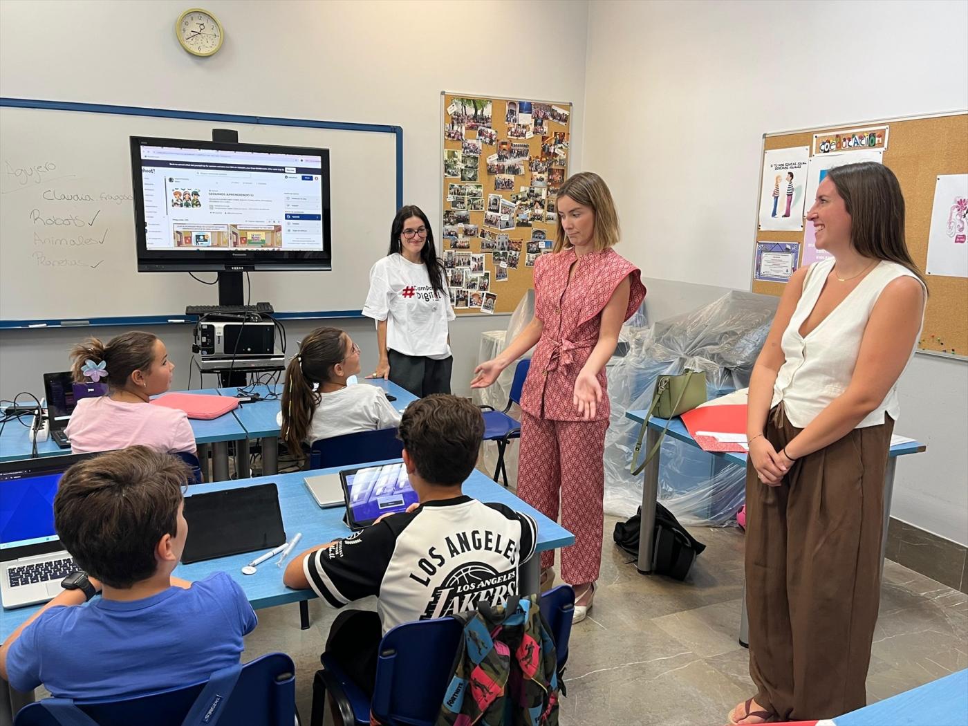 Más de 500 jóvenes sevillanos se formarán en competencias digitales este verano 