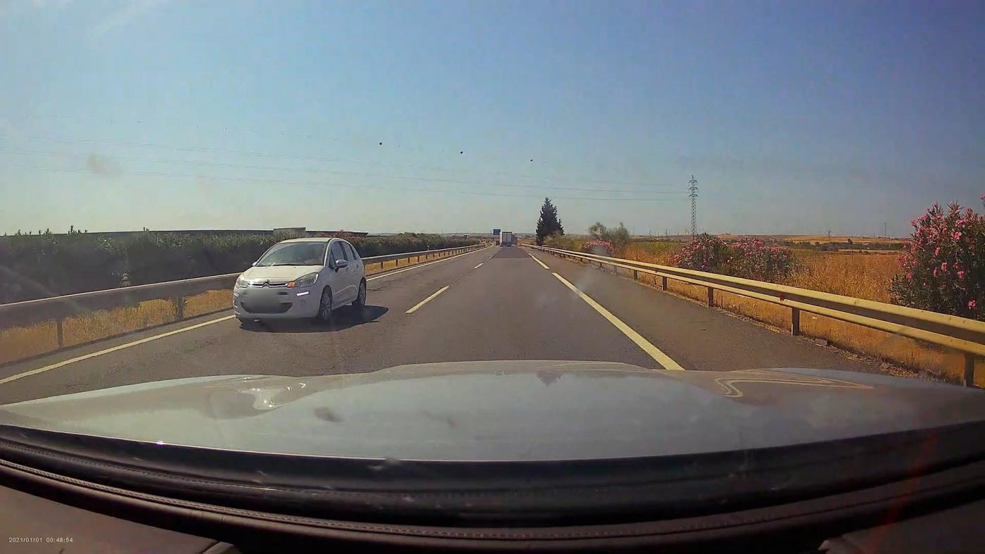 Investigada una mujer por conducir ocho kilómetros en sentido contrario por la autovía