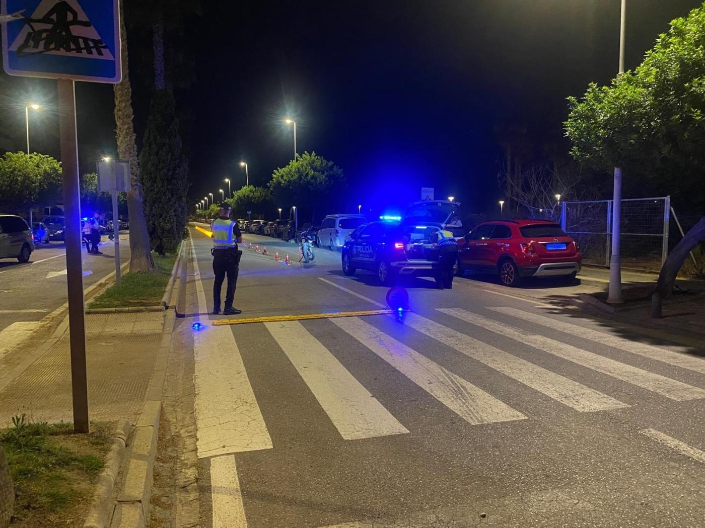 Fallecen dos jóvenes al salirse de la vía la moto en la que circulaban en Motril