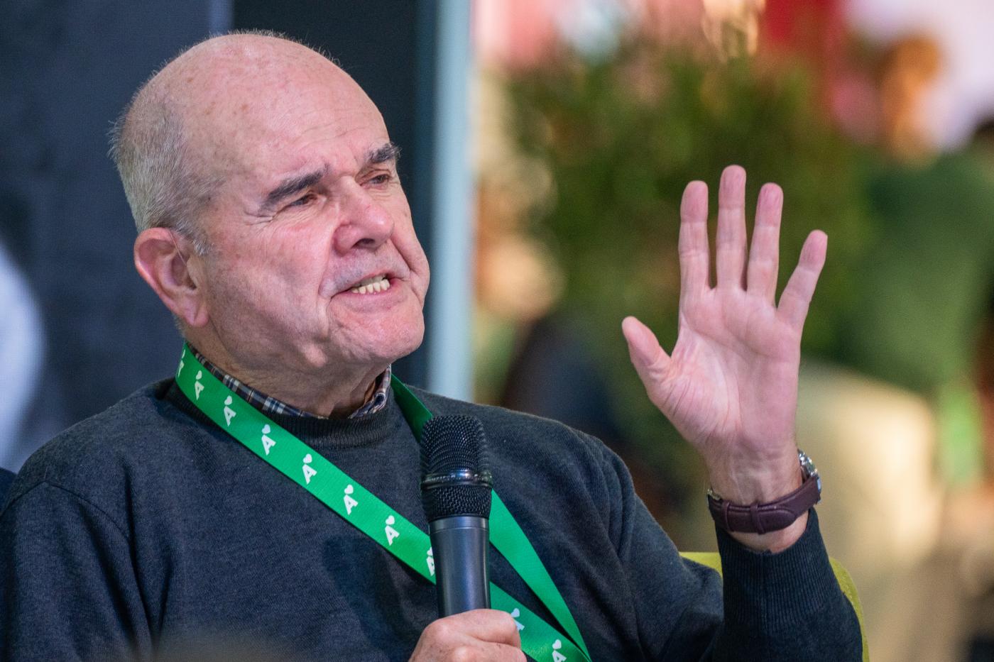 Manuel Chaves y Magdalena Álvarez firman un manifiesto por la continuidad del Ejecutivo
