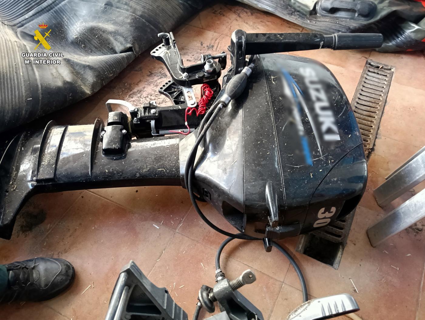 Intervienen una embarcación y 2 motores tras una infracción de contrabando en Mojácar