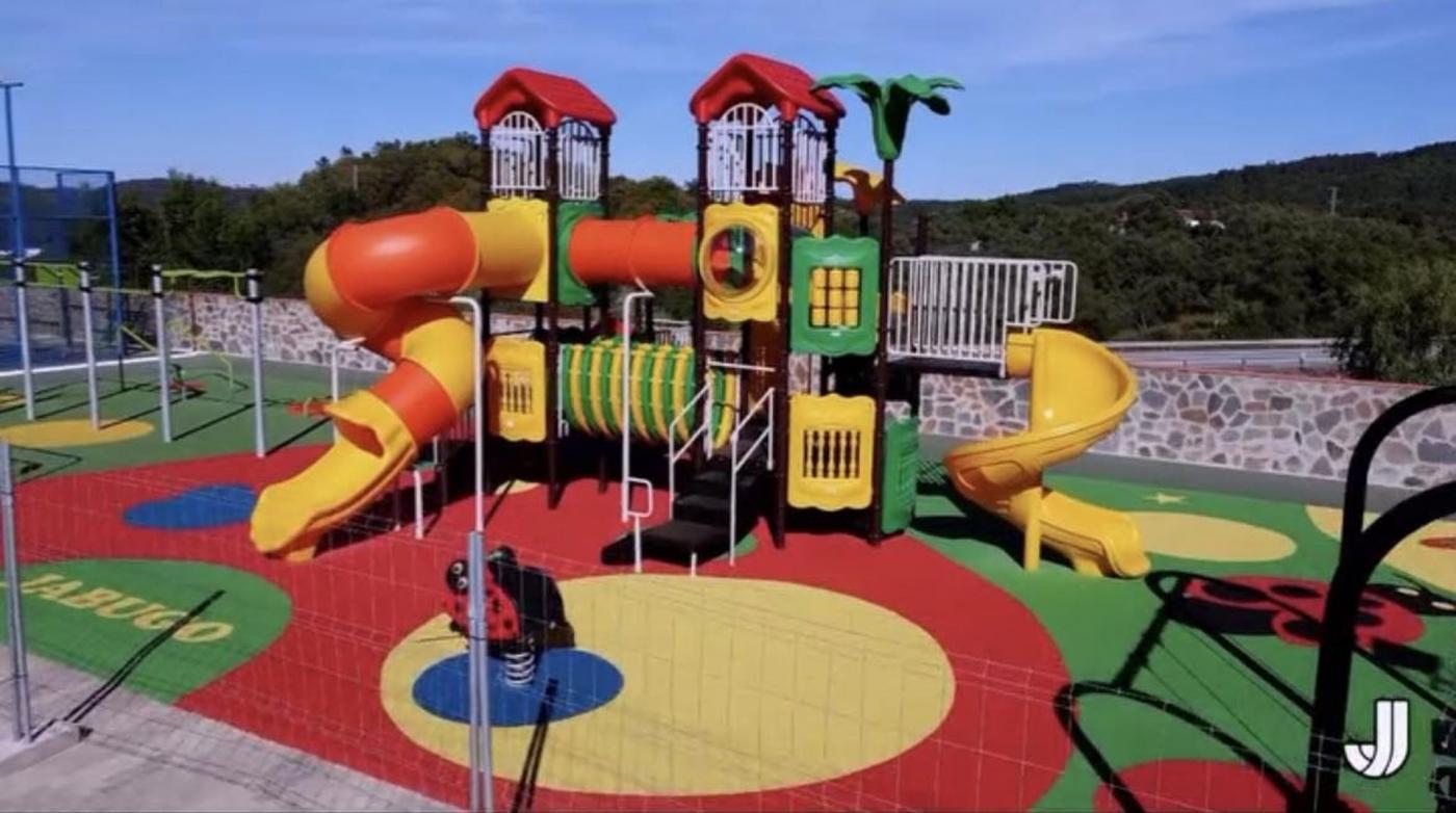 El Ayuntamiento de Jabugo advierte de presencia de tanzas de pescar en un parque infantil