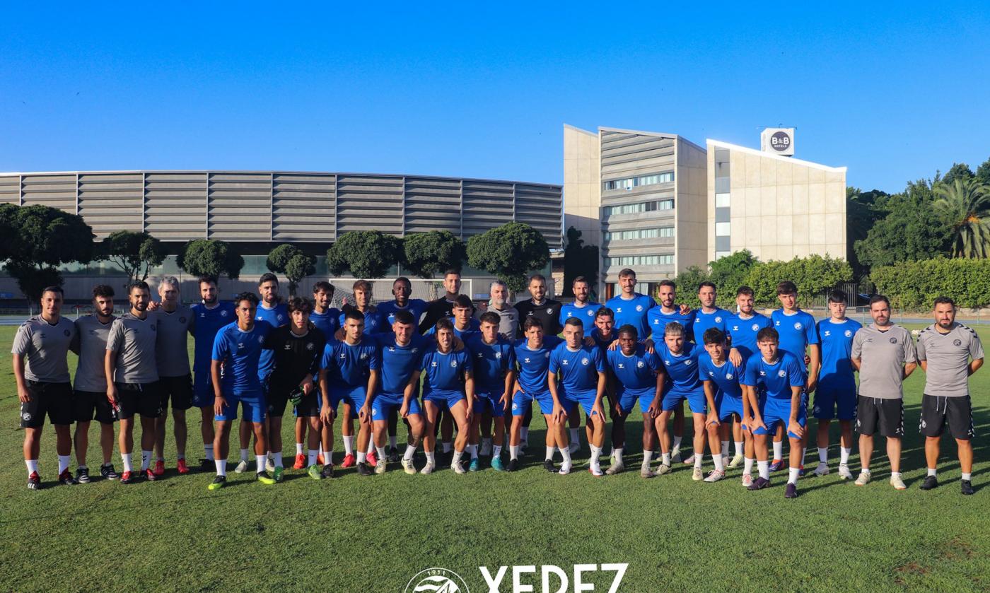 Foto de familia del Xerez DFC en el primer día de pretemporada. - xerezdfc.com