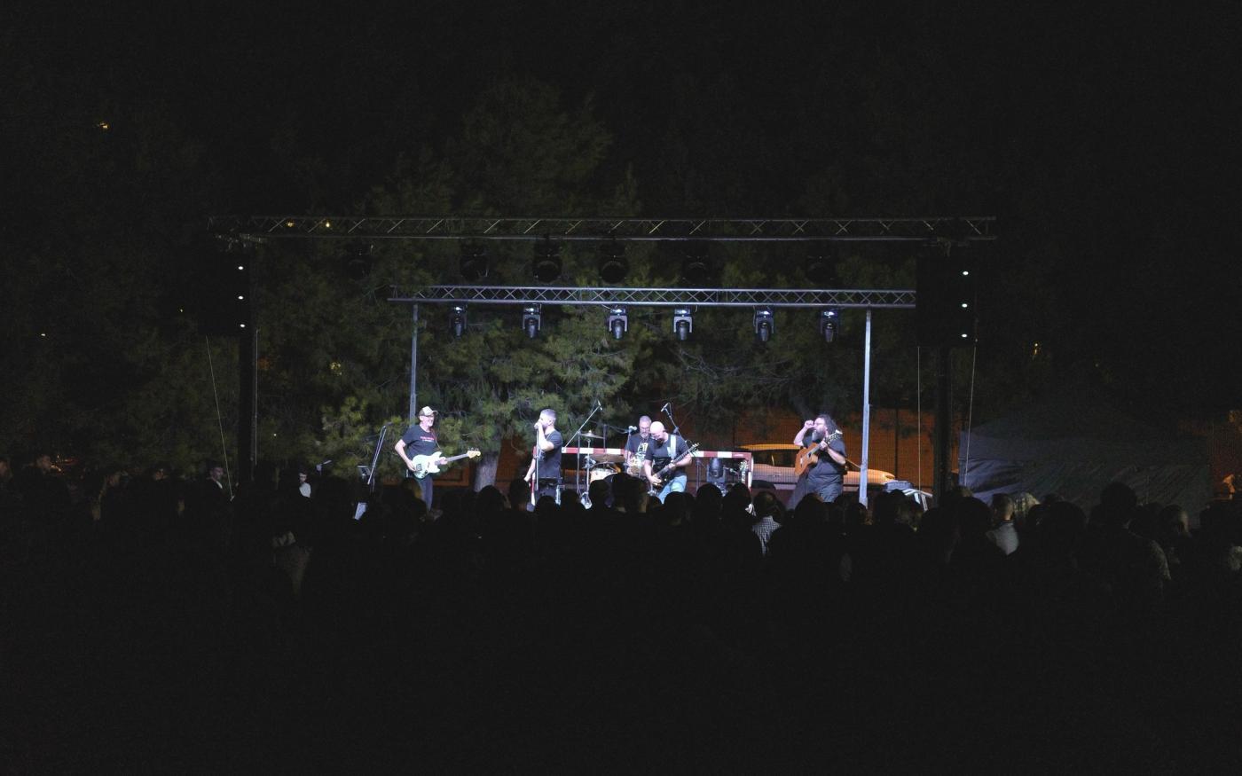 Éxito rotundo del tributo a Estopa con 600 asistentes en el Parque Carlos Cano de Bormujos