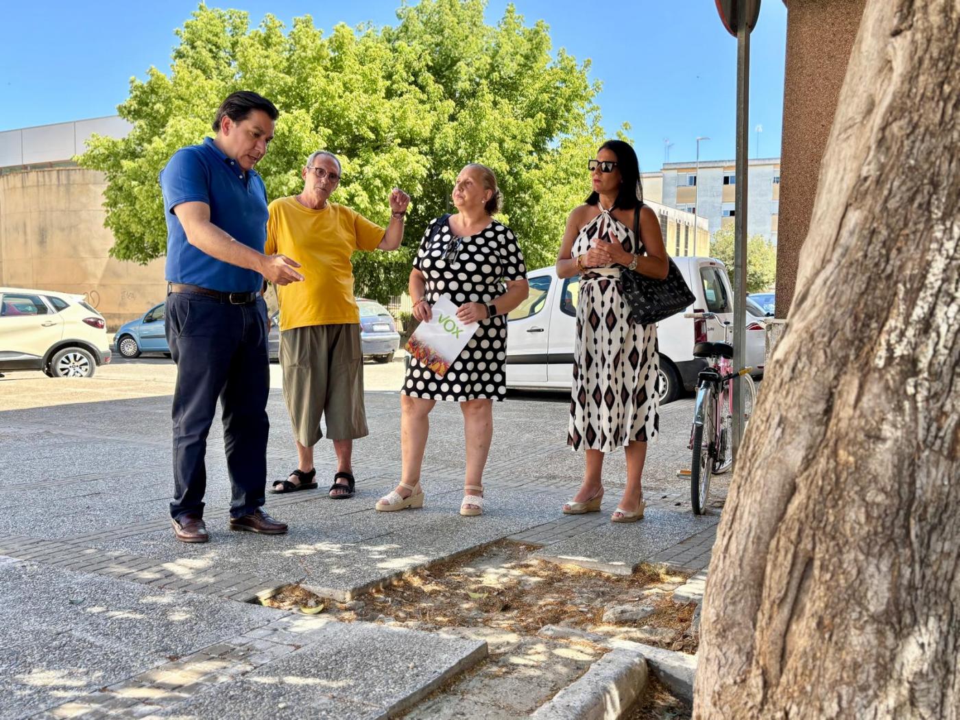 Vox Jerez denuncia el estado de los alrededores del centro de salud La Serrana