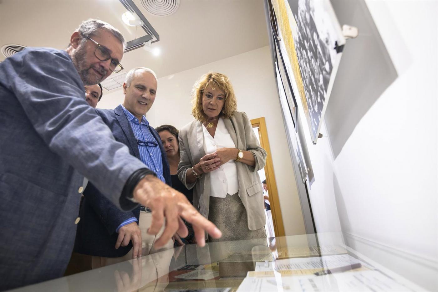 Exposición sobre Jesús Hermida en el Centro de Comunicación - A.H.