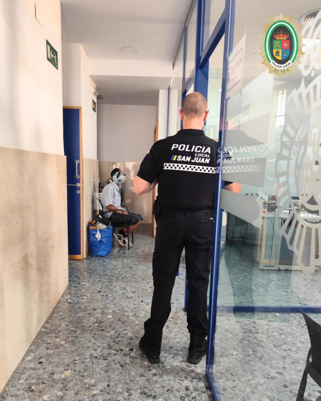 La Policía Local de San Juan detiene a un individuo reclamado por la justicia