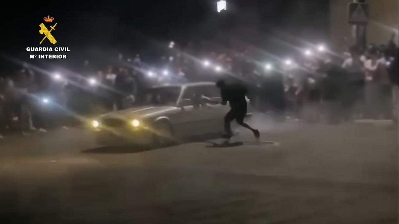 Cinco investigados por una multitudinaria concentración de coches para carreras ilegales