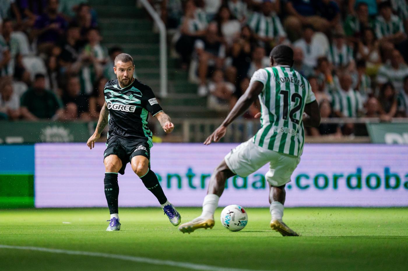 El Betis se impone al Córdoba y se lleva el Trofeo Puertas de Córdoba