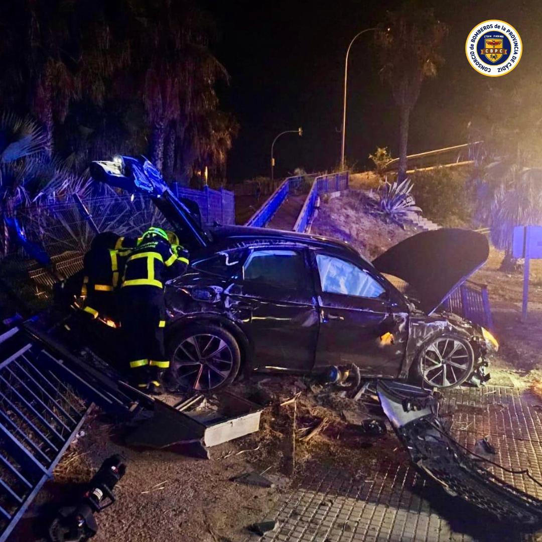 Aparatoso accidente de tráfico en Cortadura 