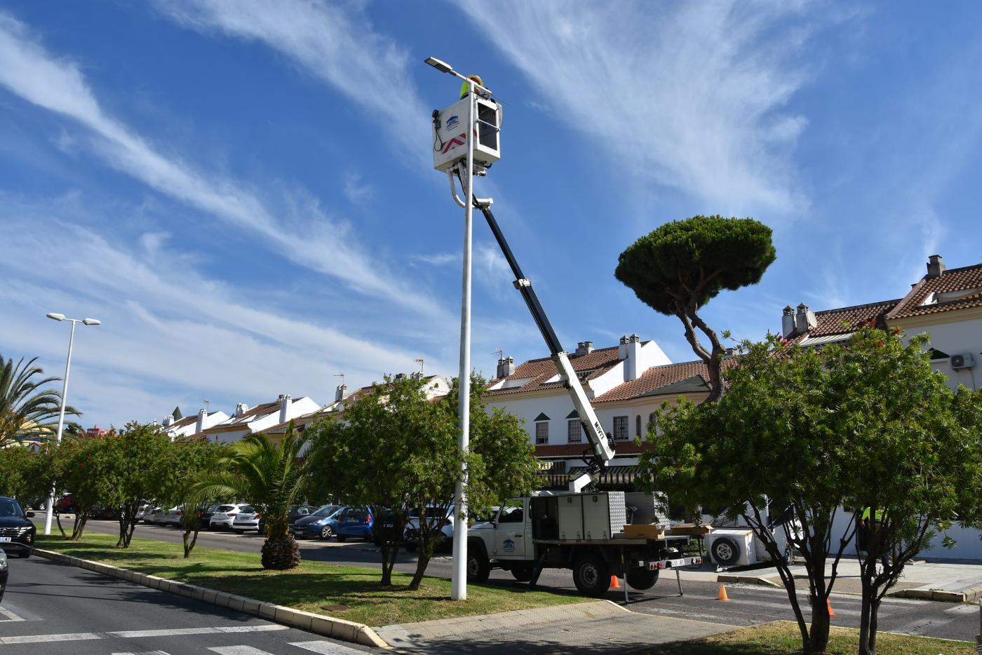 El Ayuntamiento de Punta mejora la iluminación del bulevar del Agua
