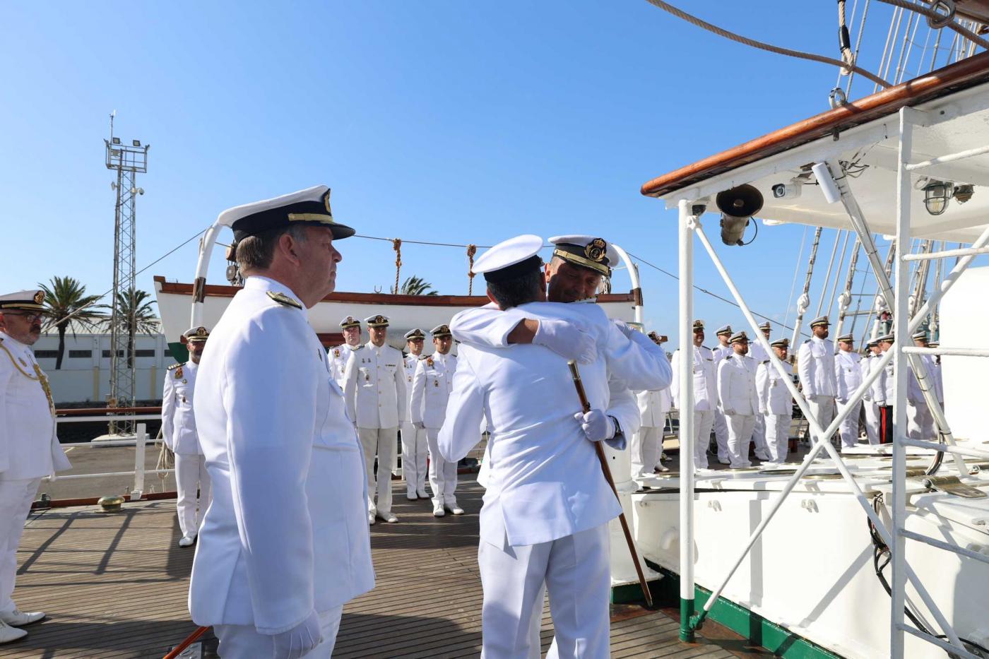 Relevo al frente de Elcano.  - Armada